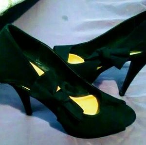 Women size 10 black suede heels